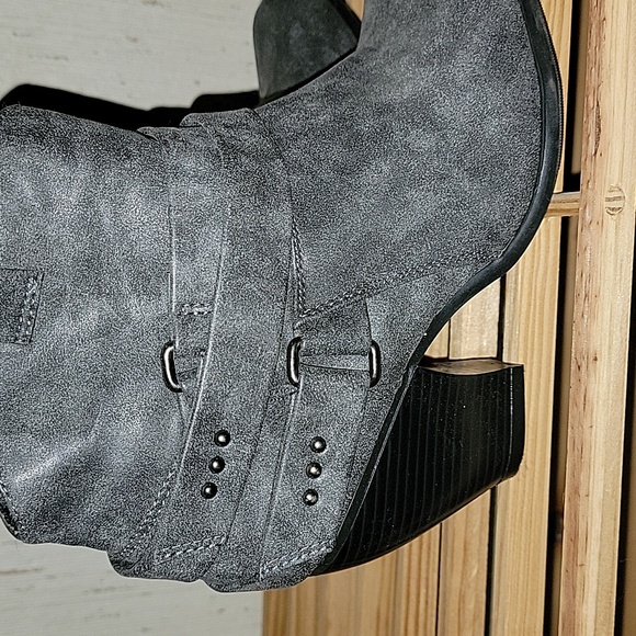Faded Glory belted booties - Picture 5 of 7